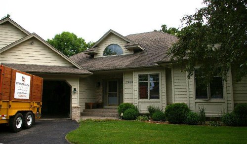 Home with old worn shingle roof before replacement
