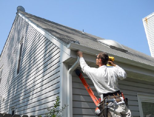 Seamless gutter installation